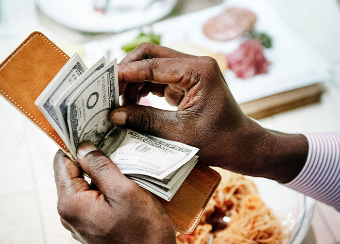 15 Wild Tipping Horror Stories That’ll Totally Make You Rethink That Gratuity