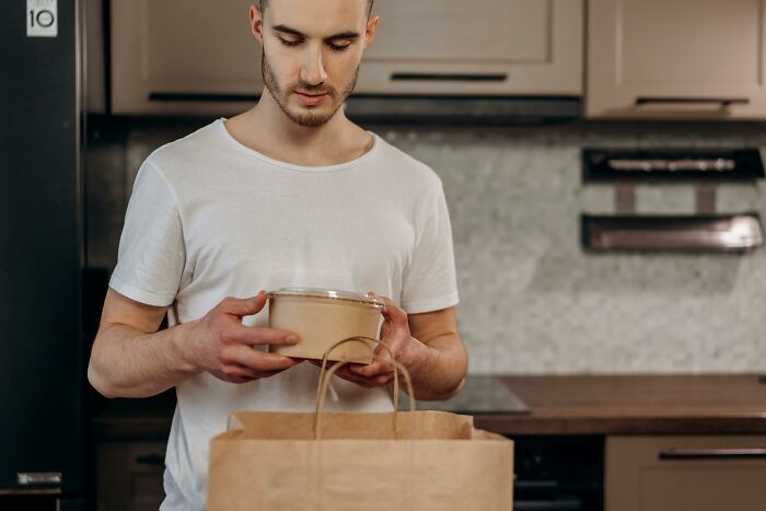 I Run A Fake Restaurant From My Kitchen, Selling Microwave Meals