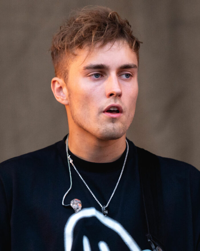 Sam Fender, Rockin’ Social Commentator