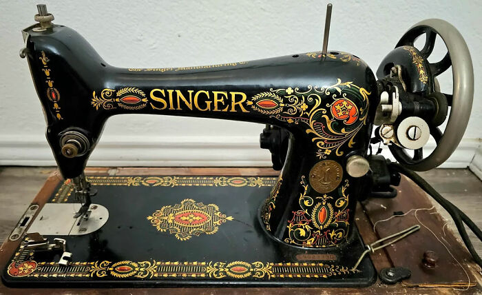 Scored a Locked Box for $4 and Unlocked a Gorgeous Sewing Machine