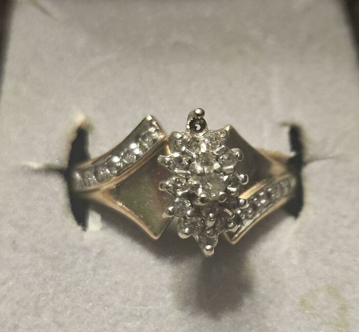 Grandma’s Ring Found with a Note—Probably Worth $50 to $100 But Keep It!