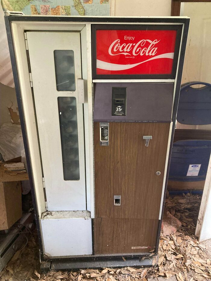 Estate Sale Coke Machine Could Use a $100 Investment