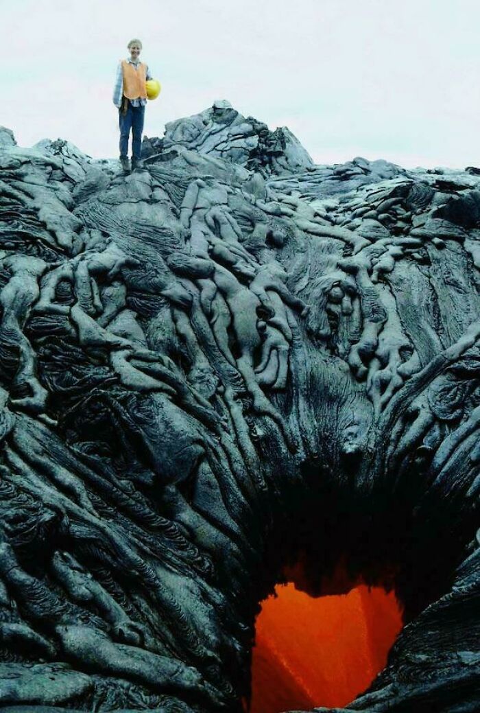 Meet The “Gateway To Hell” aka Kamokuna Skylight In Hawaii