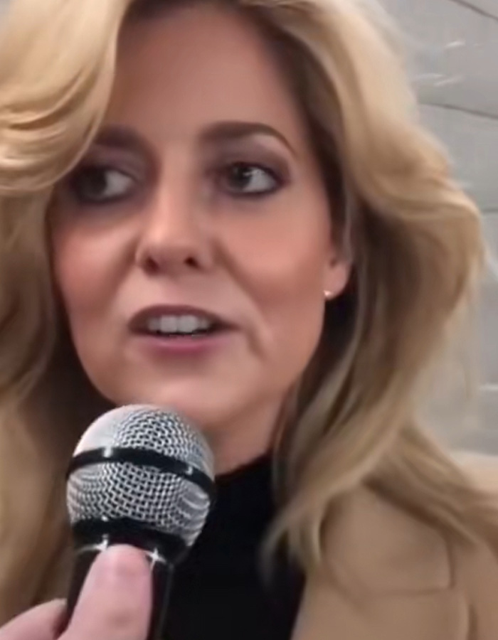 This Lady Ruled The London Subway With A Mind-Blowing "Shallow" Mic Drop