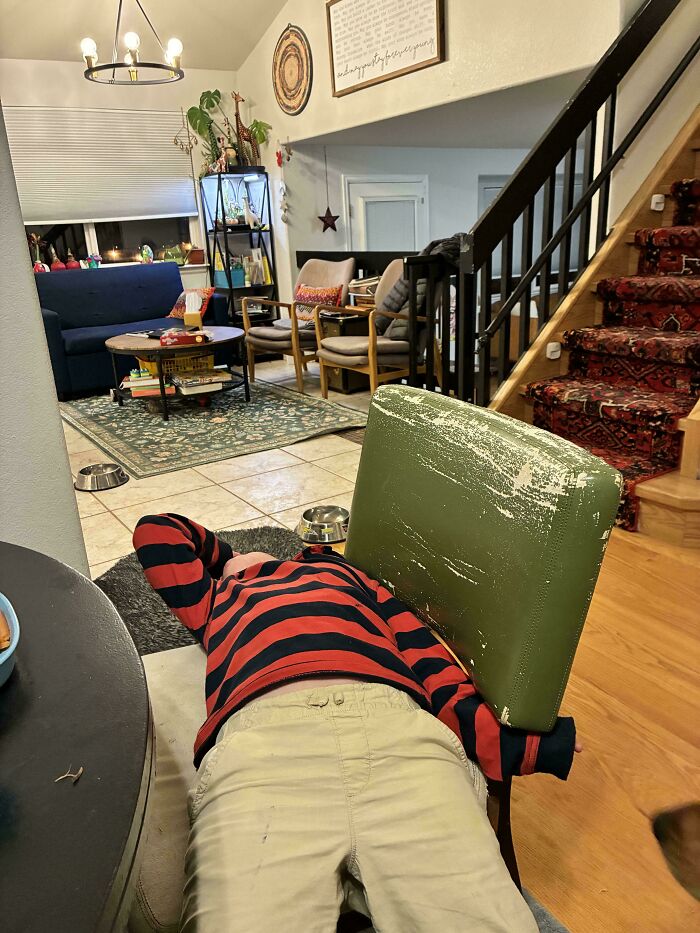 The Horror of Parenting: Dad Makes Kid Eat Carrots Before Screen Time