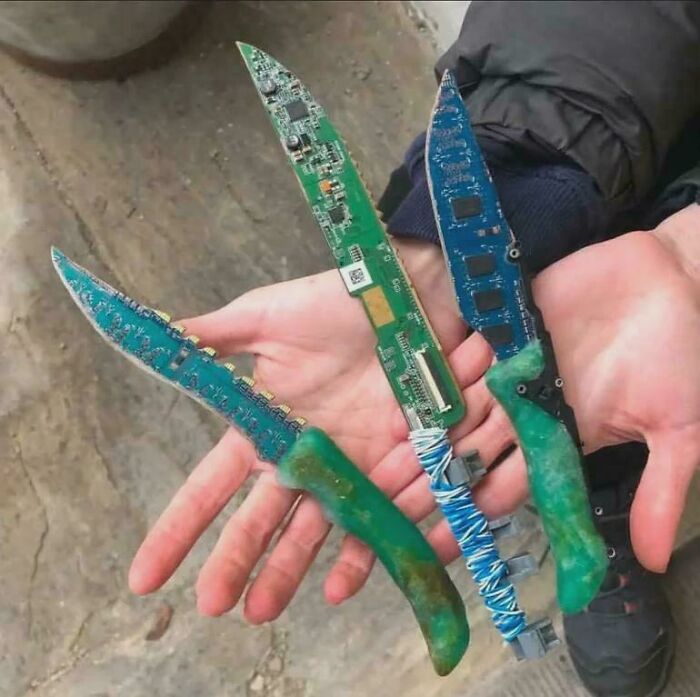 Circuit Board Knives: Geeky and Sharp?