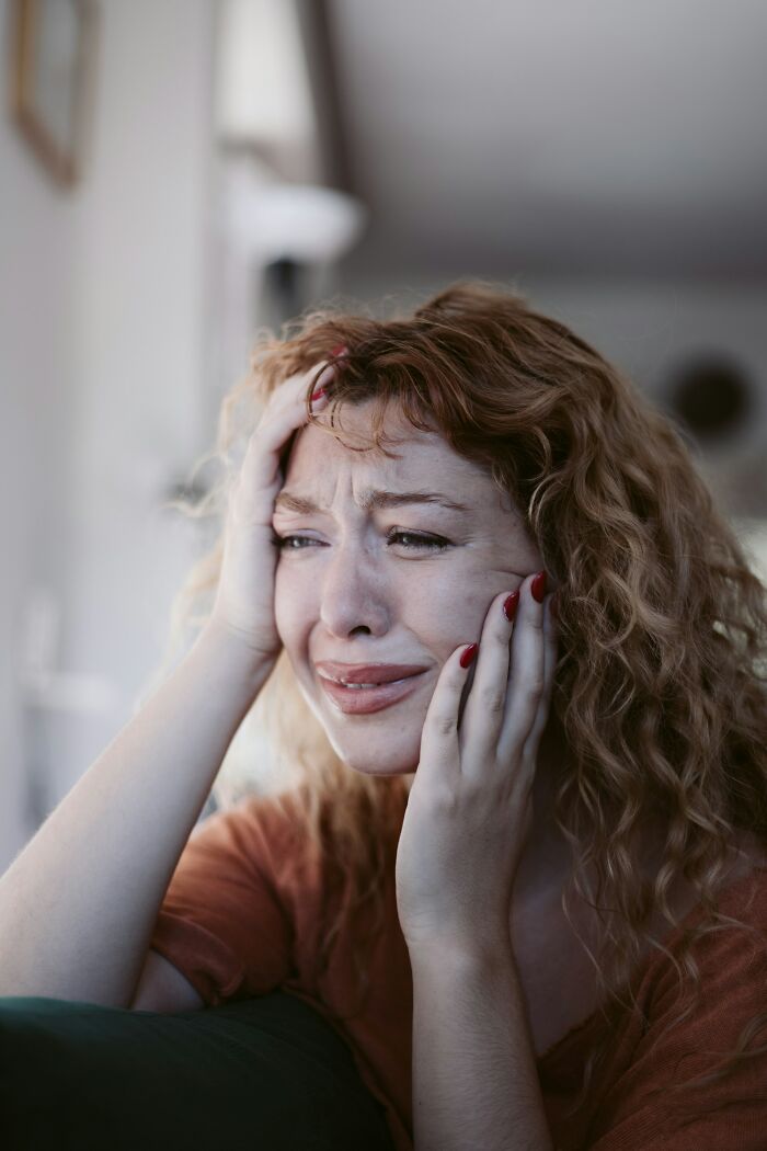 Let's Peek at 71 Wild Stories of People Who Went From Loaded to Broke