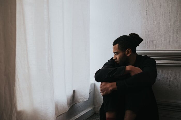 Let's Peek at 71 Wild Stories of People Who Went From Loaded to Broke