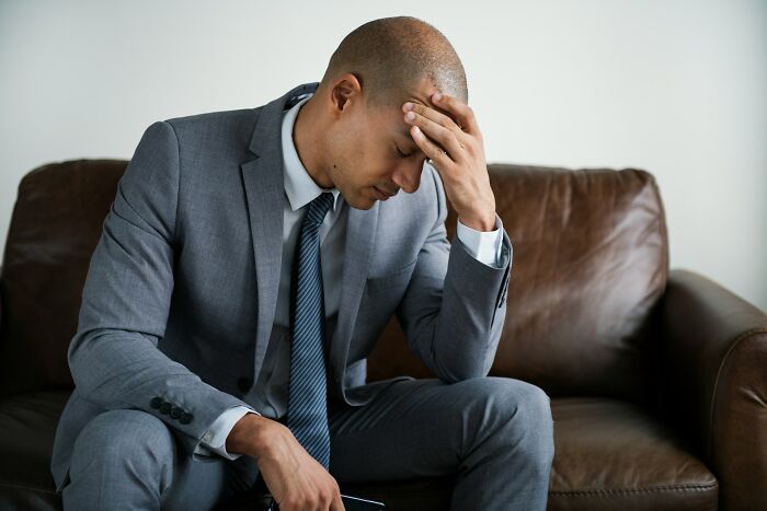 Let's Peek at 71 Wild Stories of People Who Went From Loaded to Broke