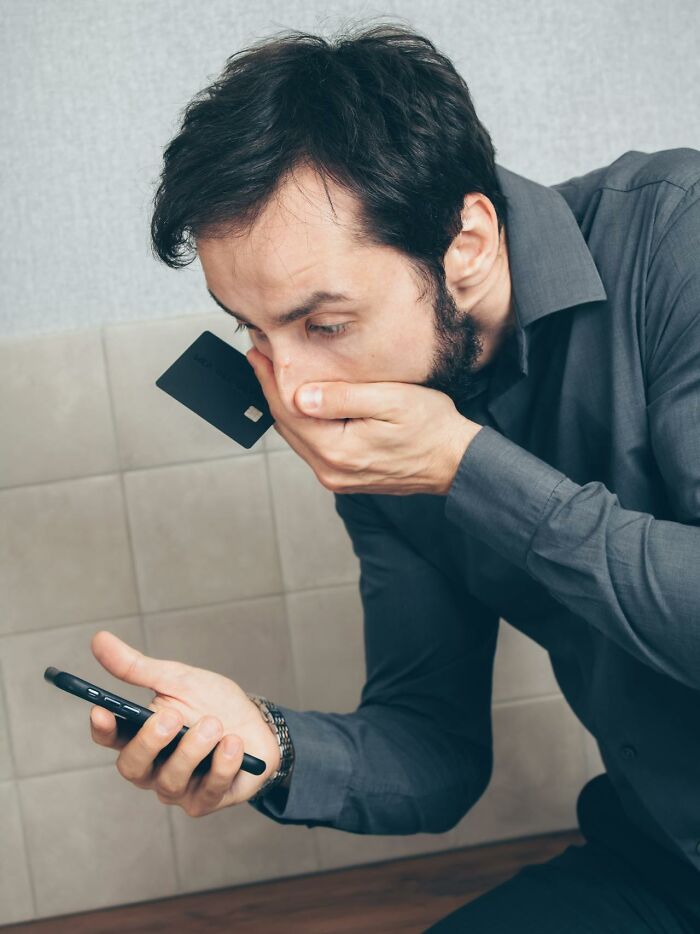 Let's Peek at 71 Wild Stories of People Who Went From Loaded to Broke