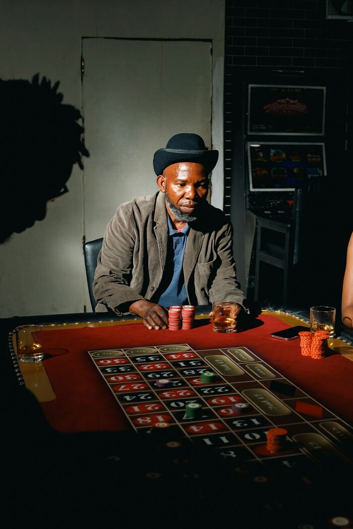 Let's Peek at 71 Wild Stories of People Who Went From Loaded to Broke