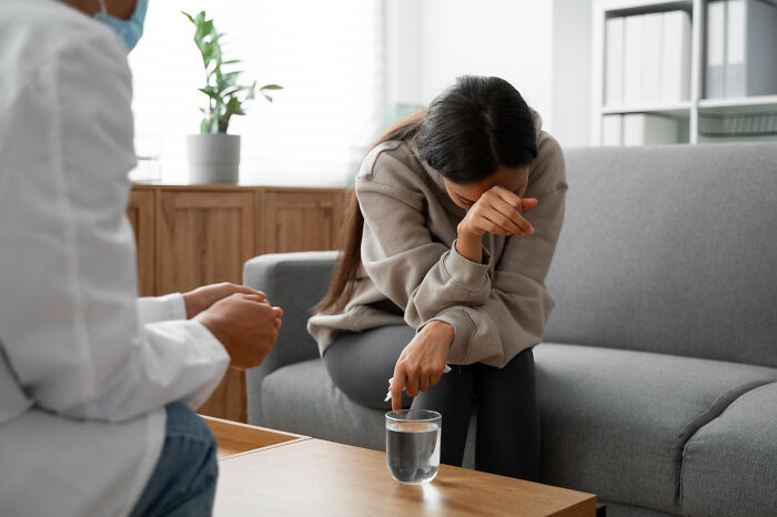 Let's Dive Into These Wild Stories About Meeting Real-Life Narcissists