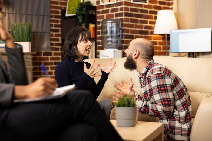 Let's Dive Into These Wild Stories About Meeting Real-Life Narcissists