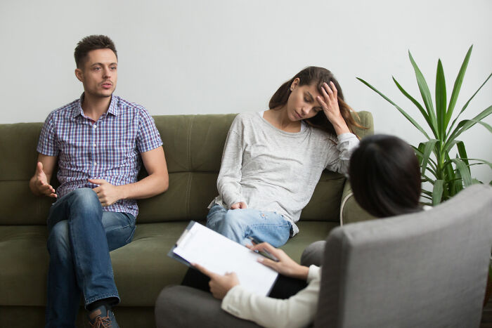 Let's Dive Into These Wild Stories About Meeting Real-Life Narcissists