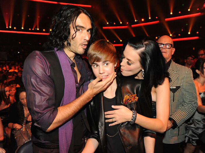 Russell Brand, Katy Perry, and Justin Bieber Walk Into a Picture... And It's Uncomfortable