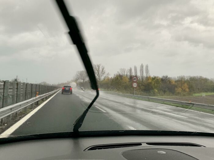 Drainage Battle: Draining Asphalt vs. Normal Asphalt During Rain