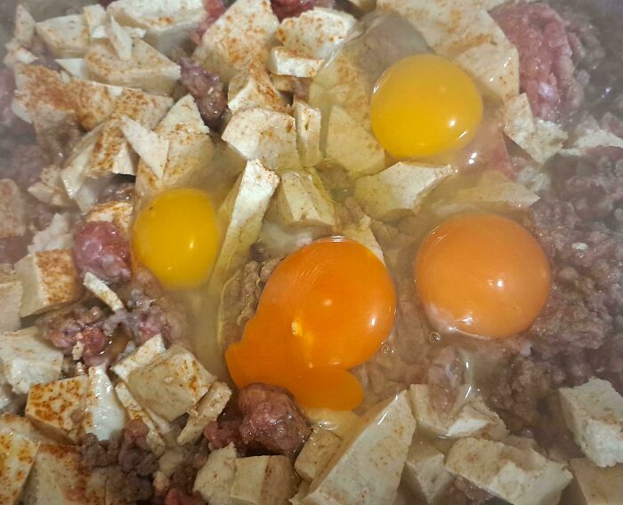 Egg Yolks: Before vs. After Feeding Red Pepper (Yes, Really)