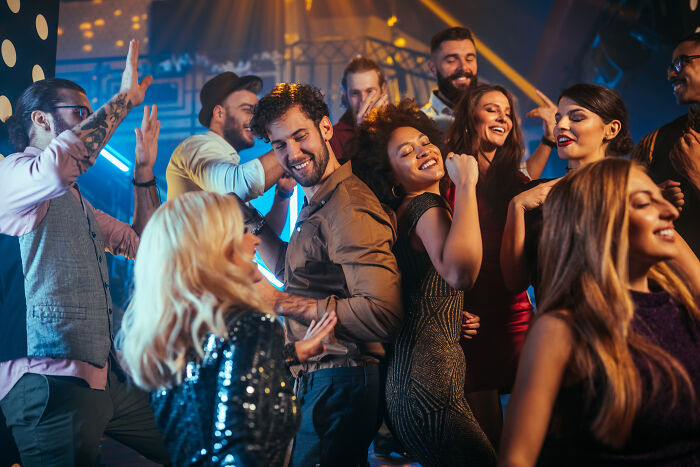 Wait Till You Hear These 40+ Wild Bar Stories That’ll Totally Crack You Up