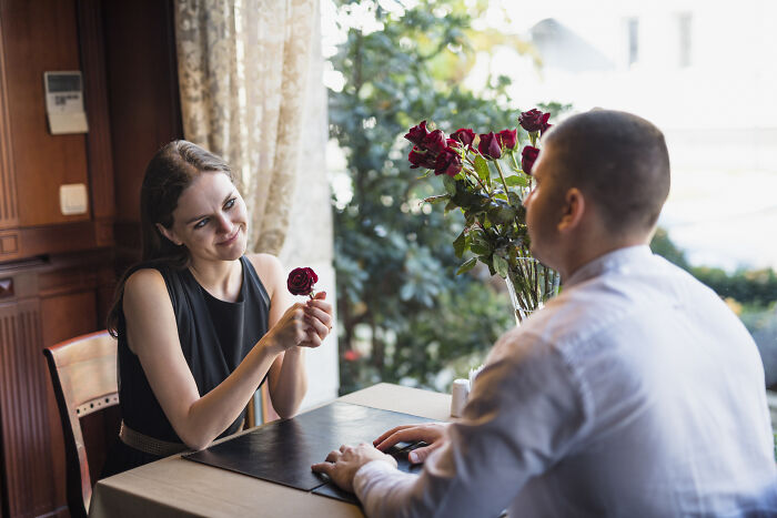 Wait Till You Hear These 40+ Wild Bar Stories That’ll Totally Crack You Up
