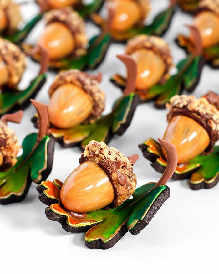 Acorn Bonbons With Cookie Leaf Bases? Yes, Please!