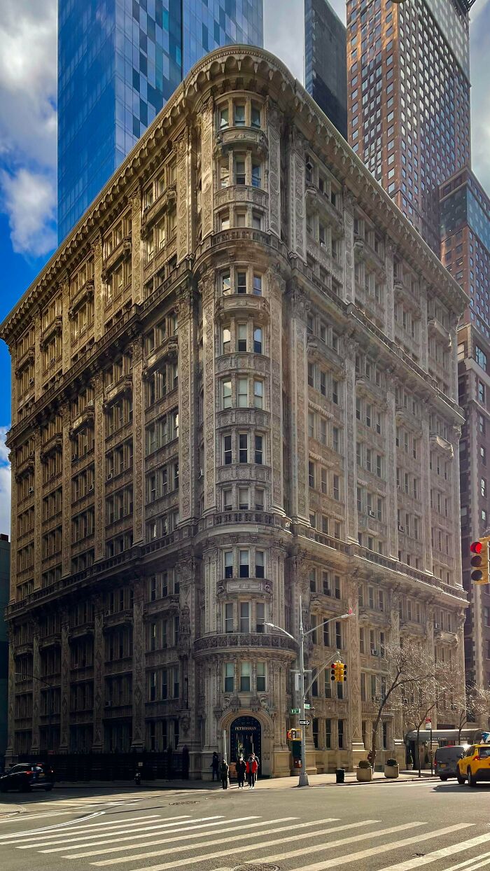 39 Buildings That Are So Cool, You’ll Stop and Stare (Trust Us)