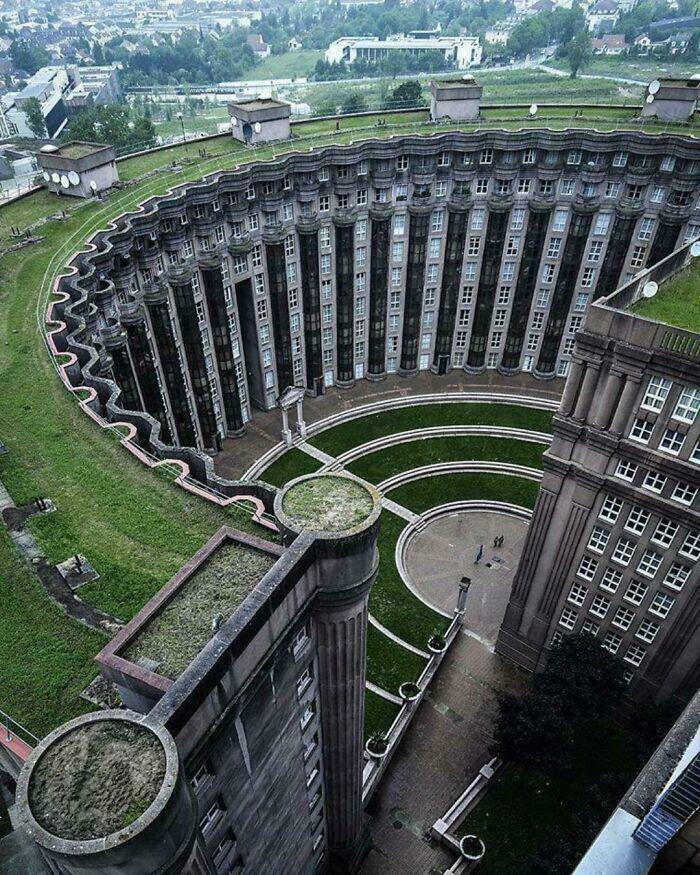 39 Buildings That Are So Cool, You’ll Stop and Stare (Trust Us)