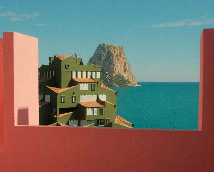 39 Buildings That Are So Cool, You’ll Stop and Stare (Trust Us)