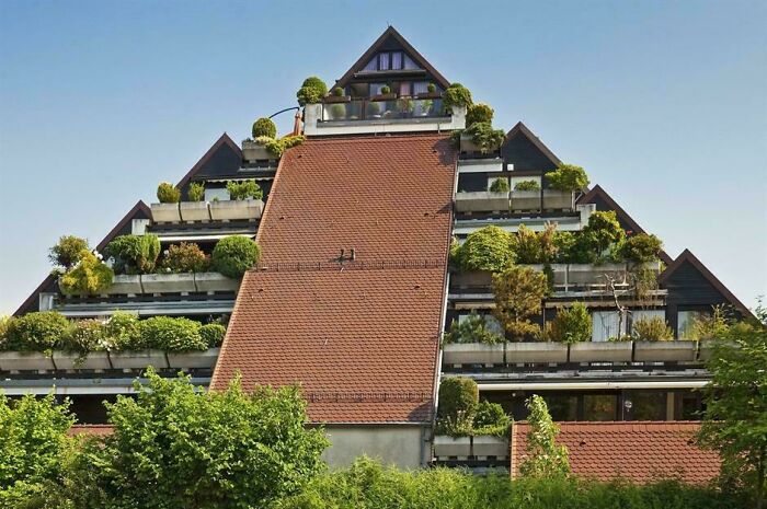 39 Buildings That Are So Cool, You’ll Stop and Stare (Trust Us)