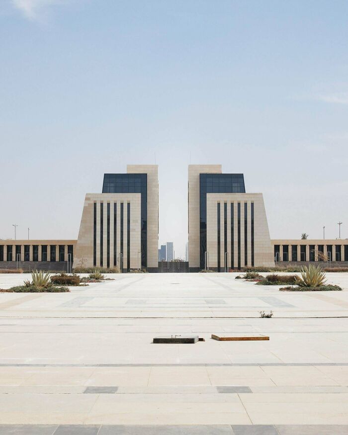 39 Buildings That Are So Cool, You’ll Stop and Stare (Trust Us)