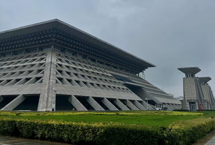 39 Buildings That Are So Cool, You’ll Stop and Stare (Trust Us)
