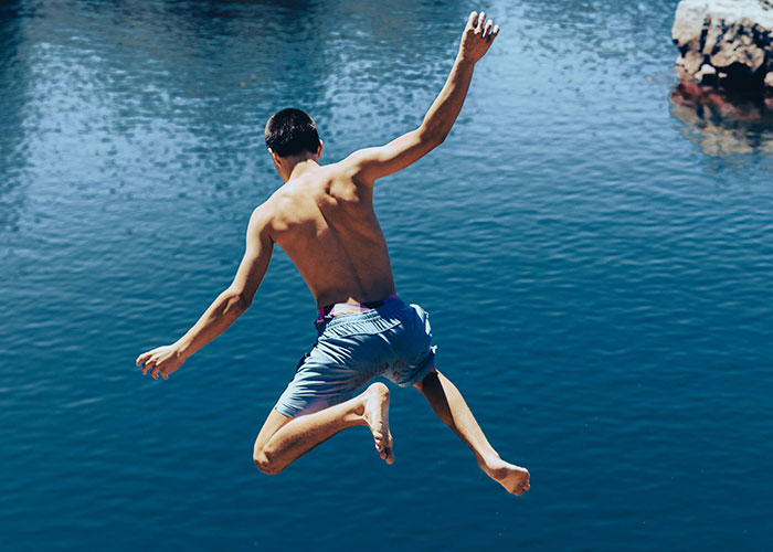 65 Things Emergency Workers Swear They'll Never Do Again (And They're So Not Kidding)