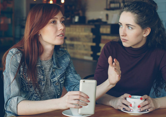 Whoa, People Actually Spilled the Tea on Realizing Their Friend Group Was All Wrong