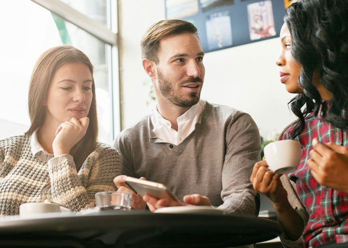 Whoa, People Actually Spilled the Tea on Realizing Their Friend Group Was All Wrong