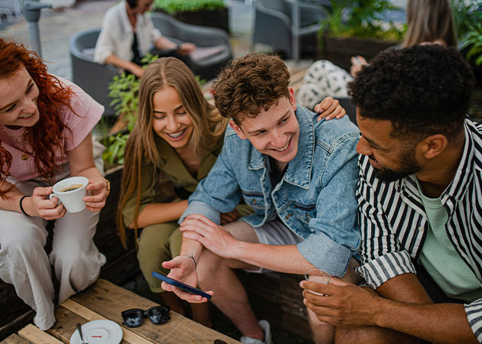 Whoa, People Actually Spilled the Tea on Realizing Their Friend Group Was All Wrong