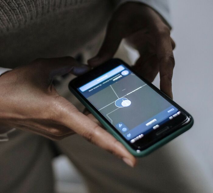 MIL Tracks Husband’s Location and ‘Accidentally’ Shows Up Way Too Often