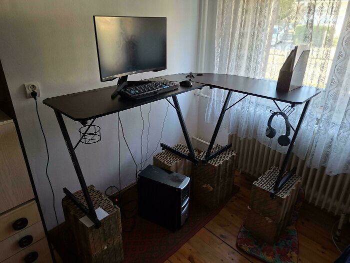 Needed a Standing Desk but Didn’t Want to Pay Hundreds—A Brick Saved the Day!
