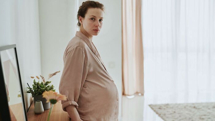 My Pregnant Sister Thinks Attraction Is ‘Wrong’ and Got Mad When My Boyfriend Said I’m Pretty, So I Kicked Her Out
