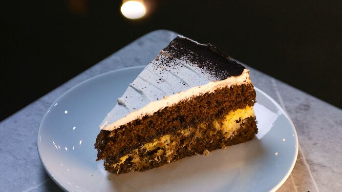 My Girlfriend Baked Me a Cake but Not the Chocolate-Overload Devil’s Food I Asked For. I Told Her, She Got Upset