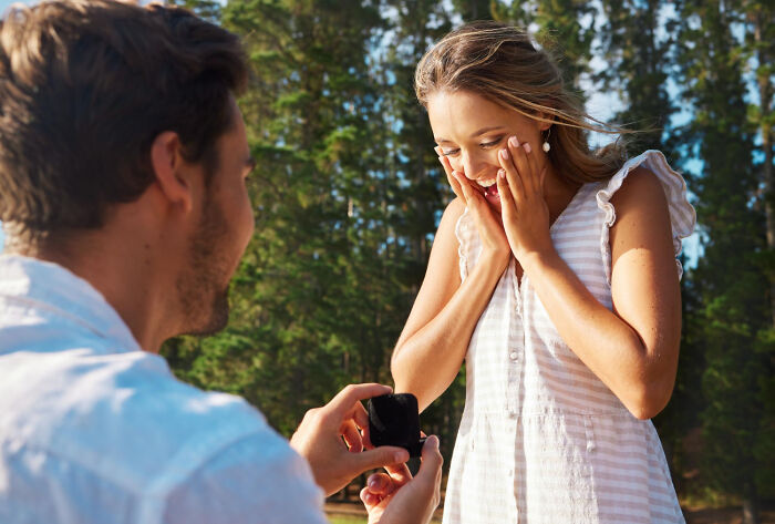 46 Totally Awkward Engagement Stories That'll Crack You Up