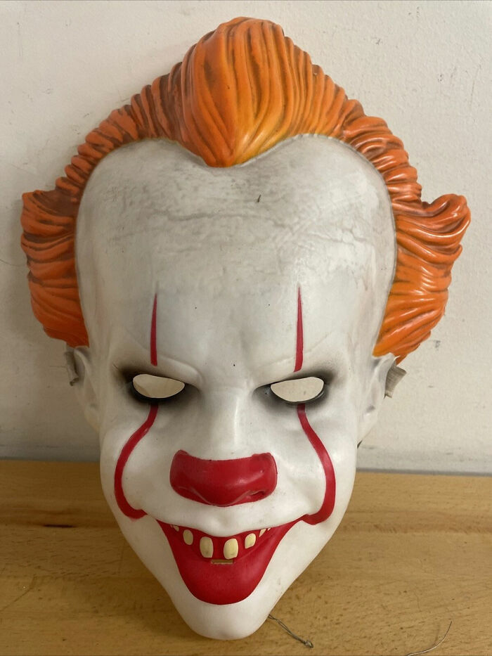 42 Weirdest Things Posties Found in Mailboxes That Totally Made Them Do a Double Take