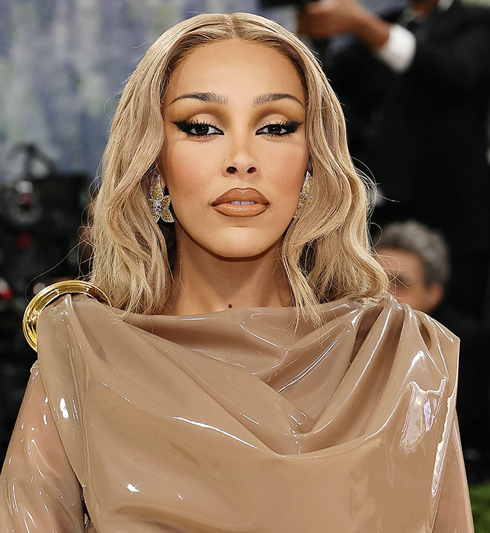 Doja Cat: Silicone Queen With a New Silhouette