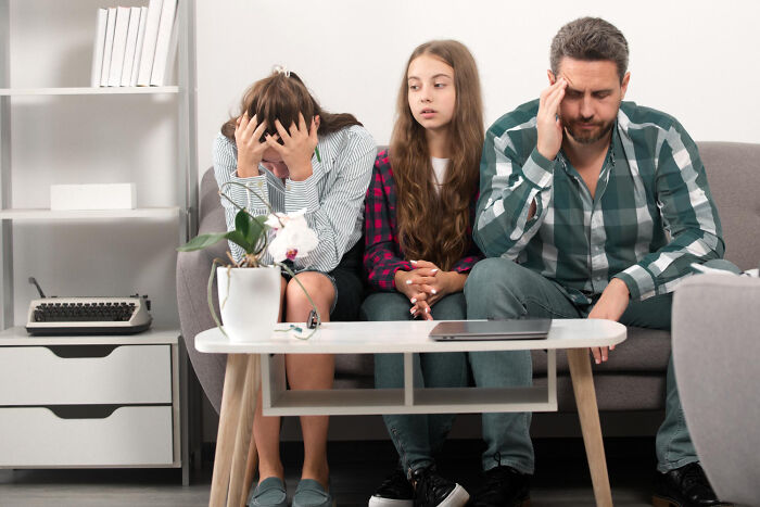 30 Wild Stories From People Who Have Celebs in Their Family (Reality Check!)