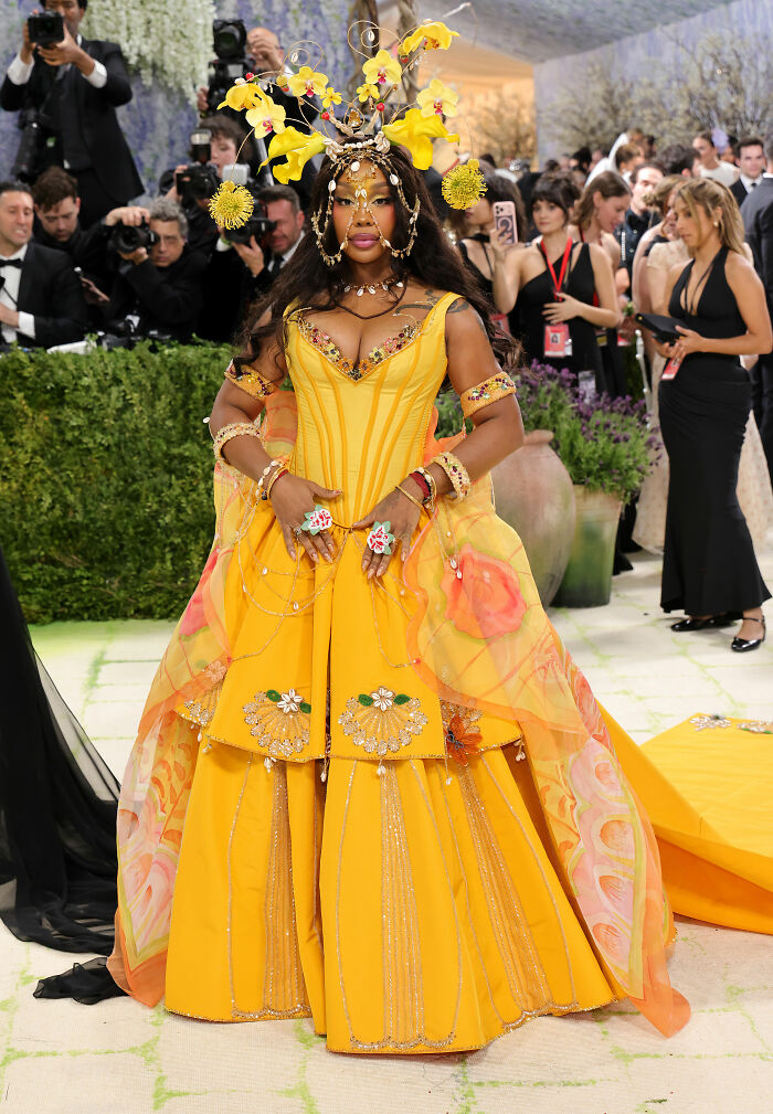 SZA’s Yellow Dress Was Basically Sunshine