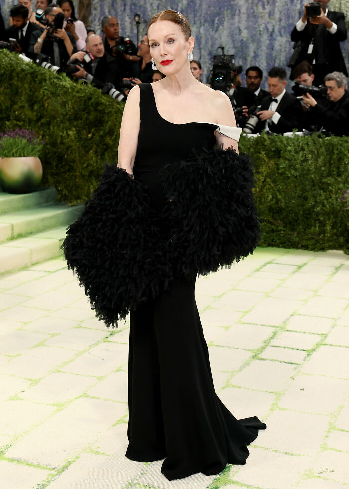 Julianne Moore’s Classic Elegance