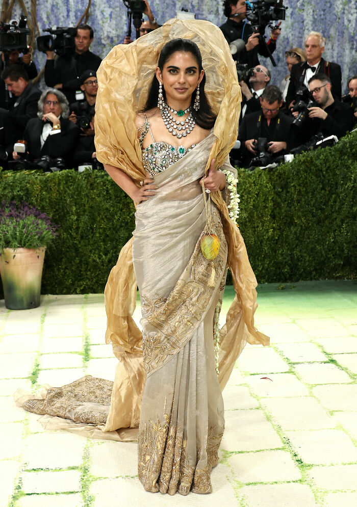 Isha M. Ambani’s Golden Sari and Mango Moment