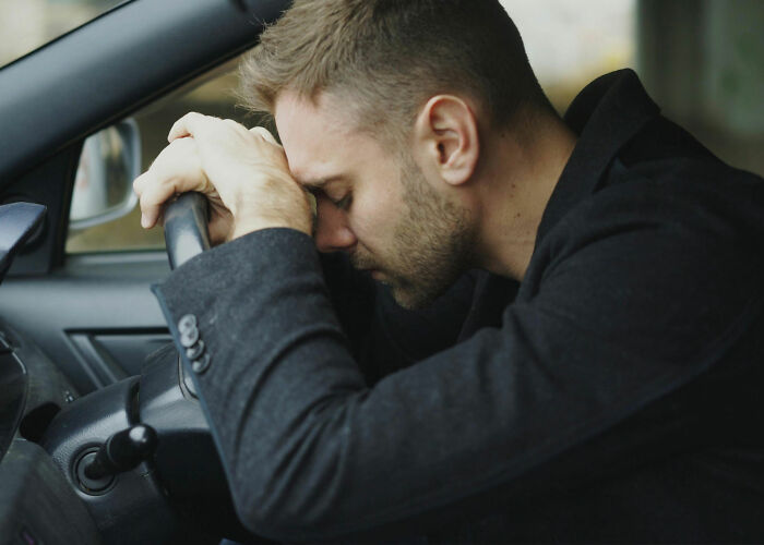 25 Wild Signs That Your Wallet’s Freaking Out (and We Noticed Too)
