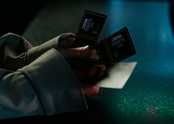 25 Wild Signs That Your Wallet’s Freaking Out (and We Noticed Too)