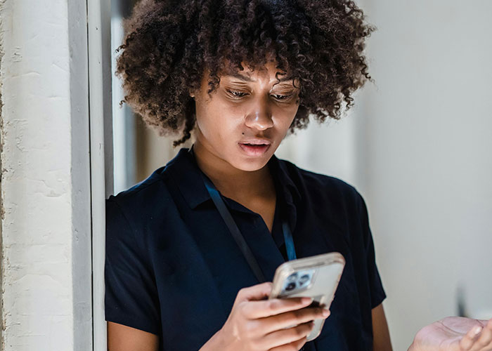 25 Wild Signs That Your Wallet’s Freaking Out (and We Noticed Too)