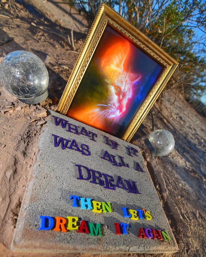 Wait, People Actually Make Pet Cemeteries This Touching? Check Out These 23 Heart-Melting Pet Memorials