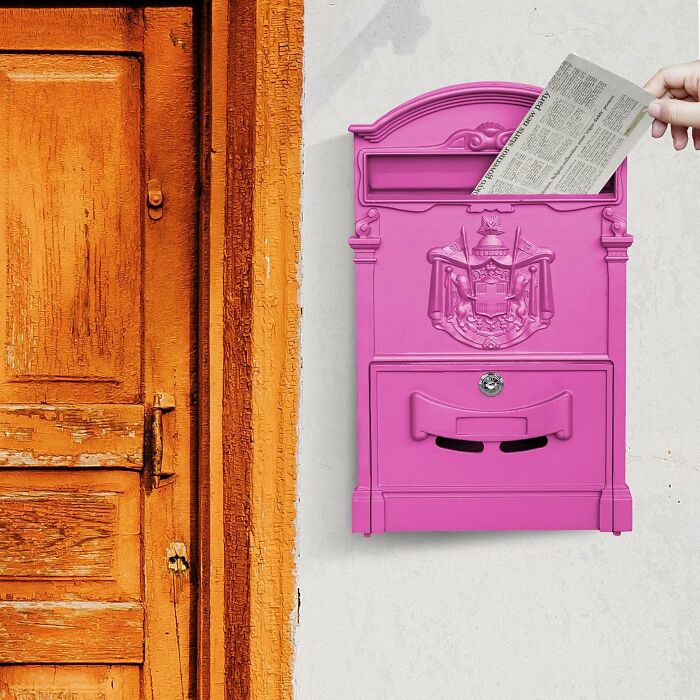 Colorful Vintage Mailbox That Turns Mom’s Front Yard Into The Coolest Spot On The Block